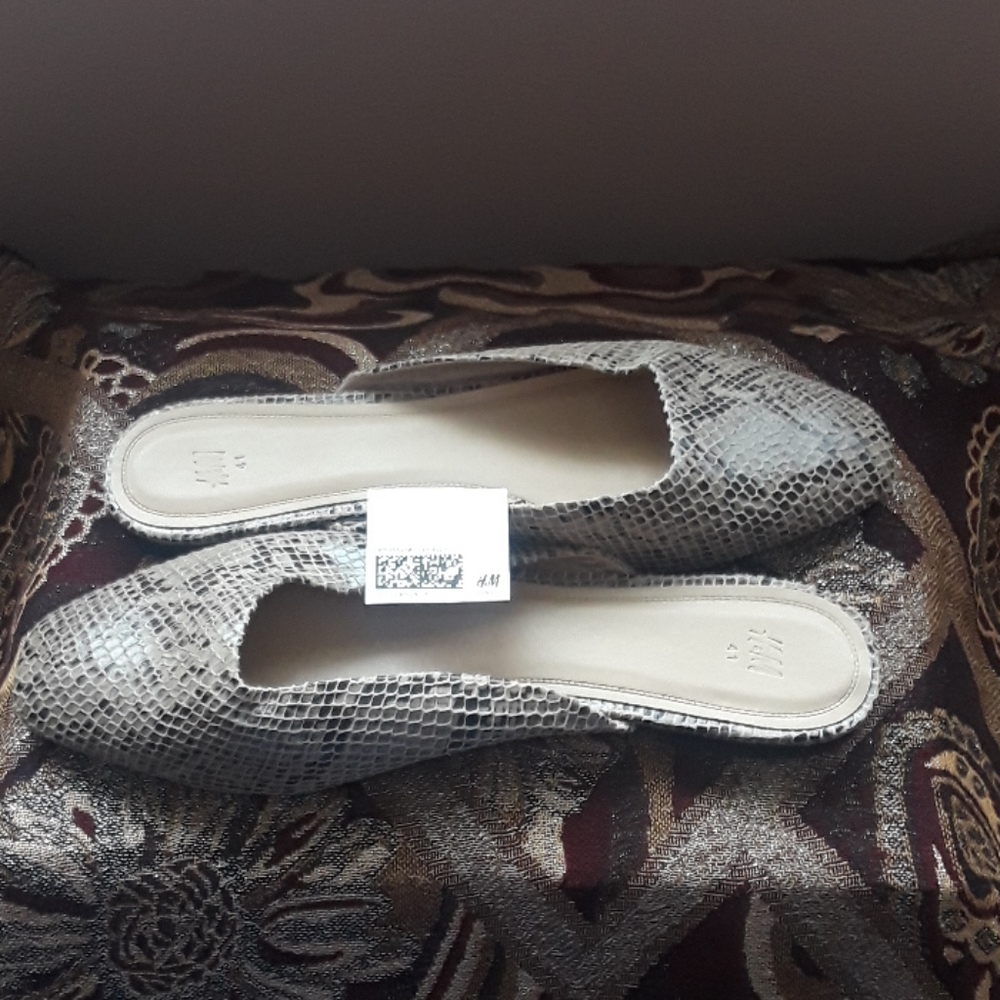 Womens Brand New H&M Slides